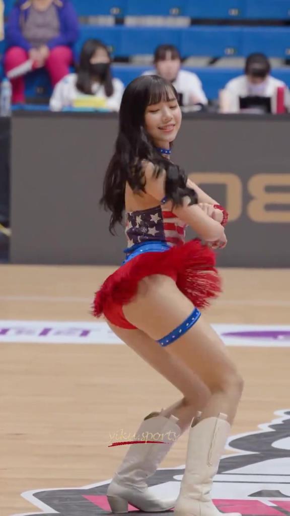 最好的啦啦隊(duì)小姐姐！自信，健康充滿活力！
