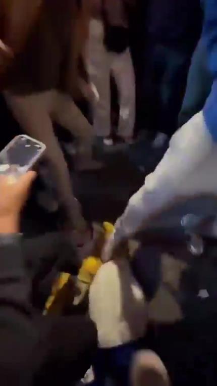 驚！尼克斯大勝步行者后，哈利伯頓遭主場球迷群毆